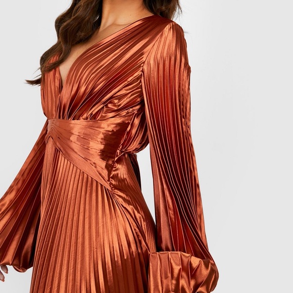 pleated satin oversized sleeve midi dress - Picture 5 of 5